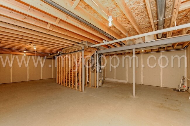 Building Photo - Bright and Spacious 4 Bedroom Home | Bellevue