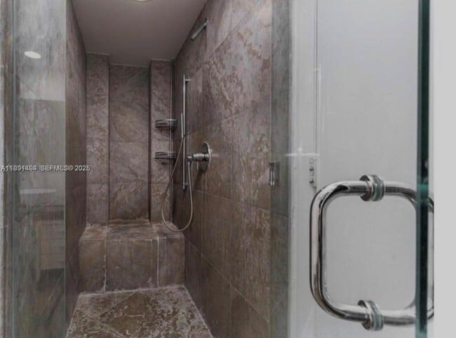 Building Photo - 495 Brickell Ave