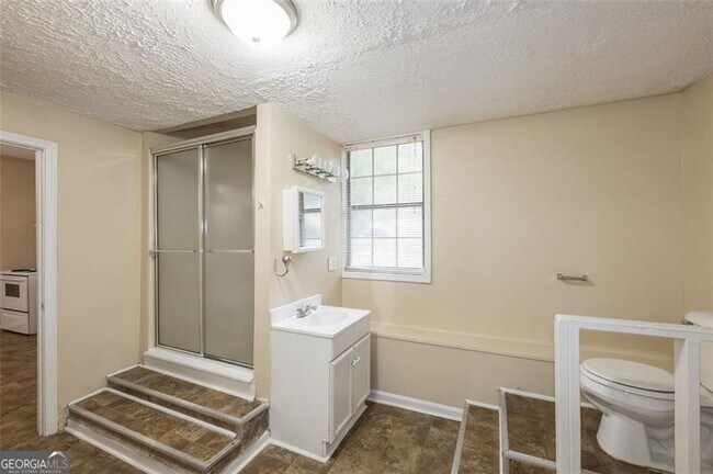 Building Photo - 3038 Courtney Dr