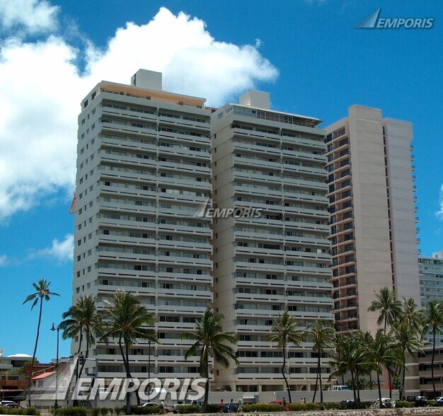 Building Photo - 2085 Ala Wai Blvd