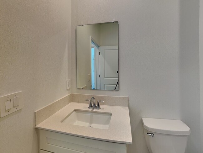 Building Photo - 3132 Country Side Dr