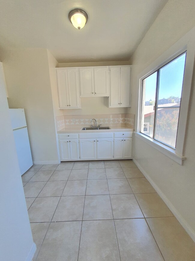 Building Photo - 1267 Vin Scully Ave