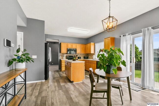 Building Photo - 1104 Valleyview Dr