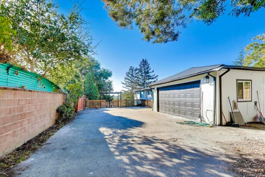 Building Photo - 4760 Tompkins Ave