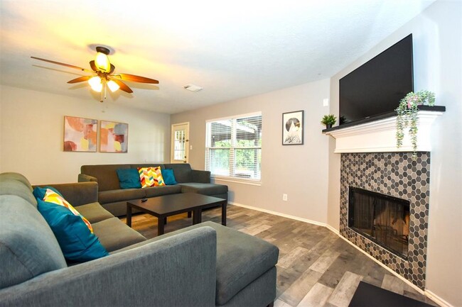 Building Photo - 11007 Shumard Oak Ct