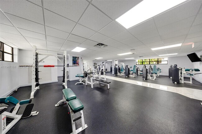 Building Photo - 600 Parkview Dr