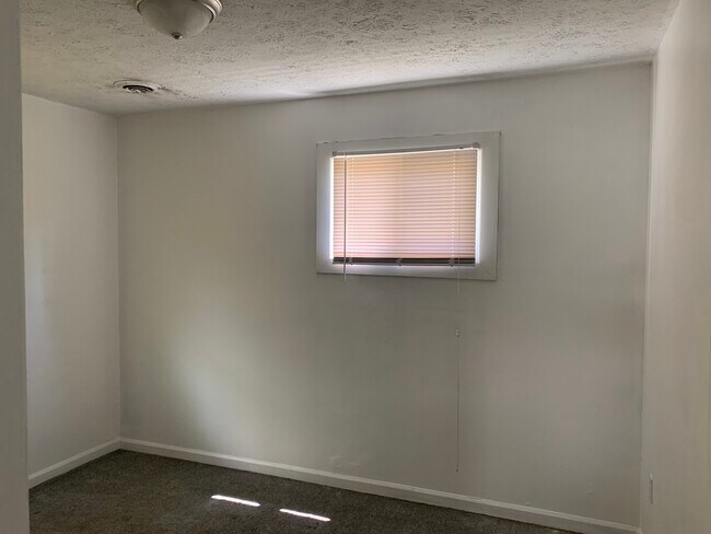 Building Photo - 3922 Palmerston Ave