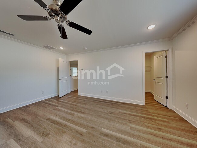 Building Photo - 6034 Rosemore Ln