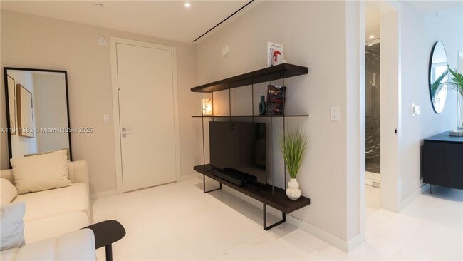 Building Photo - 300 Biscayne Blvd Way