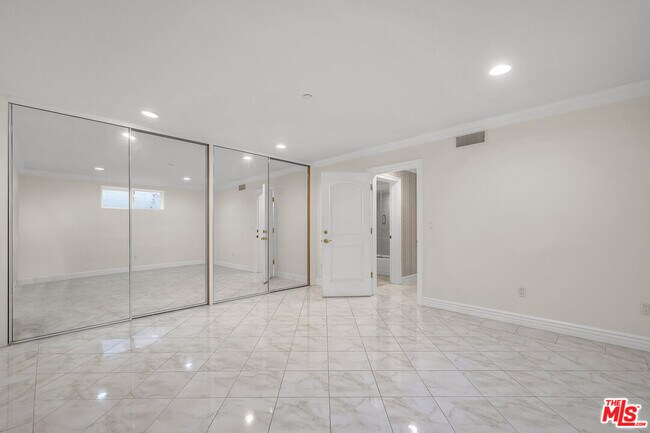 Building Photo - 11244 Briarcliff Ln