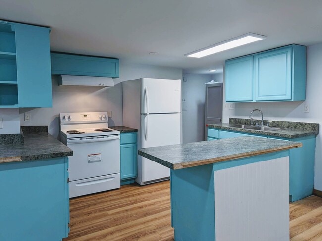 Building Photo - 1327 6th Ave