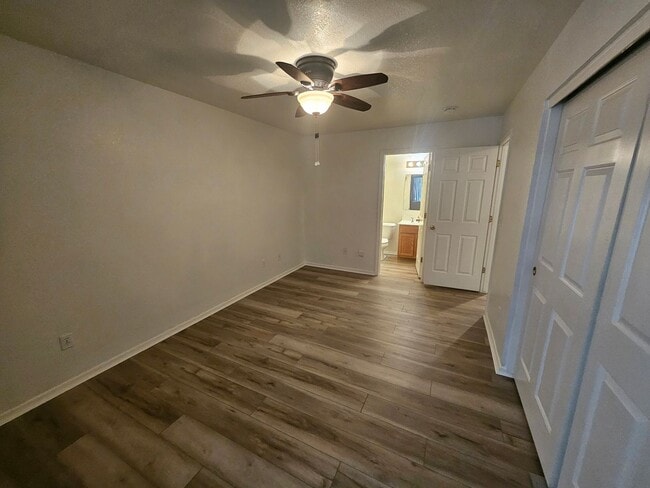 Building Photo - 3 Bedroom Home in Holiday Shores