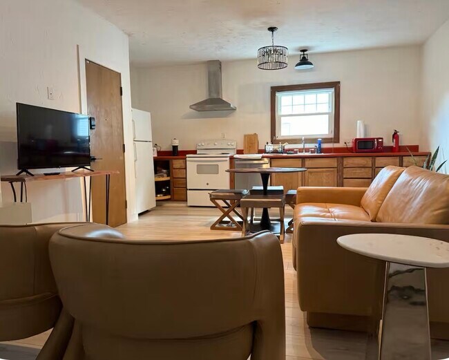 Building Photo - 41 Hollywood St.