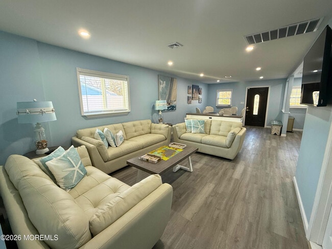 Building Photo - 170 Cherry Quay Rd