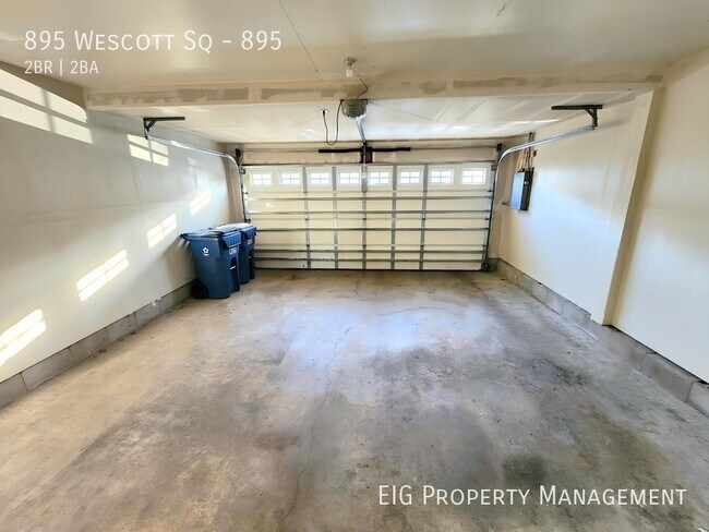 Building Photo - 895 Wescott Square