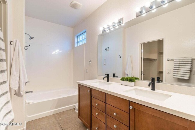 Building Photo - 12865 N 151st Dr