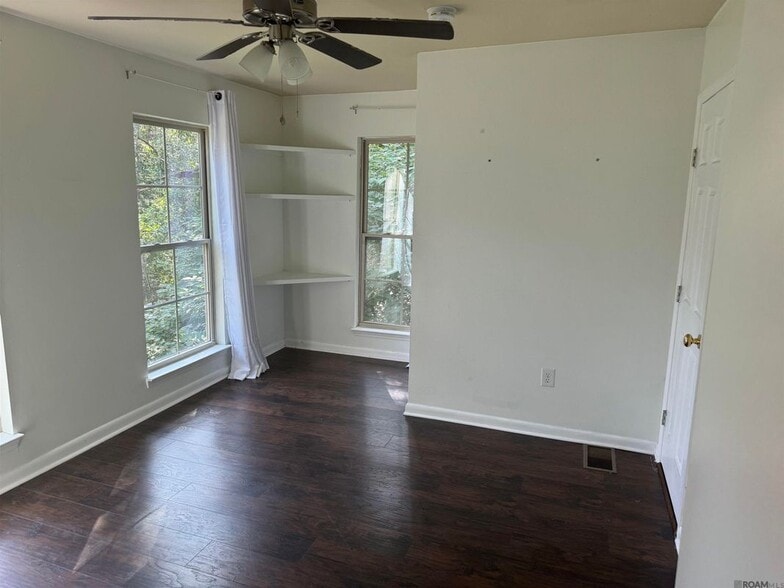 Building Photo - 5650 Highland Rd