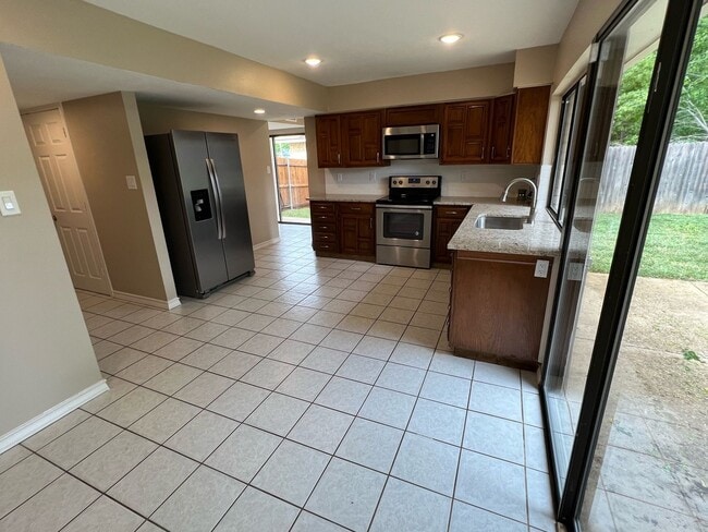 Building Photo - 6700 Forestview Dr