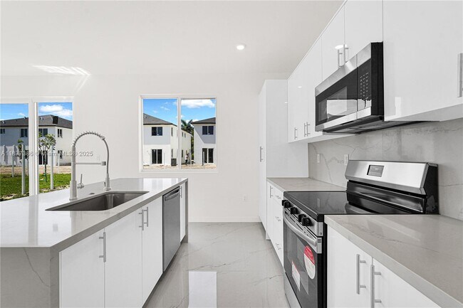 Building Photo - 22505 SW 125th Ave