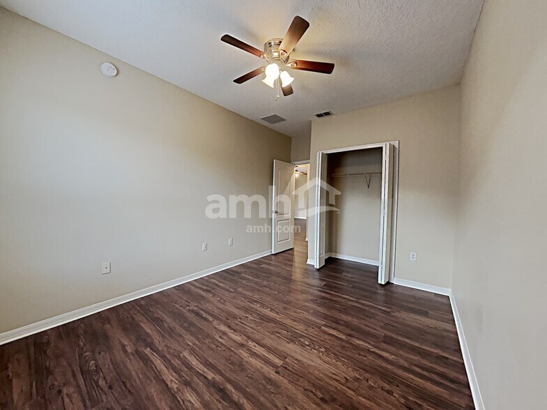 Building Photo - 711 Red Cedar Ct