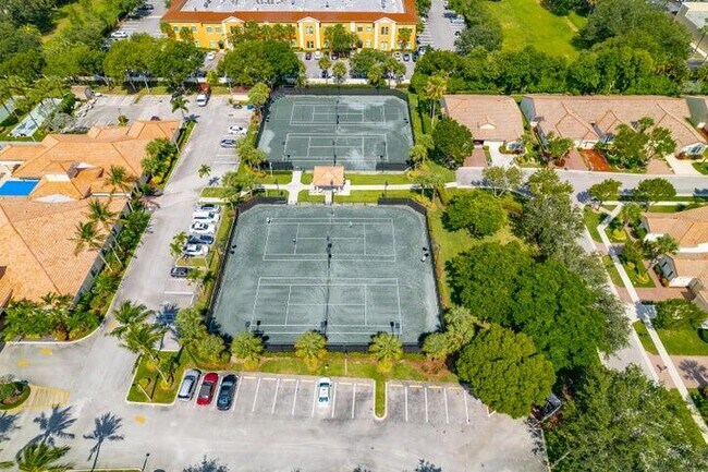 Building Photo - 6114 Heliconia Rd