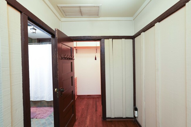 Building Photo - COMING SOON!!! BEAUTIFUL HISTORIC HOME LOC...