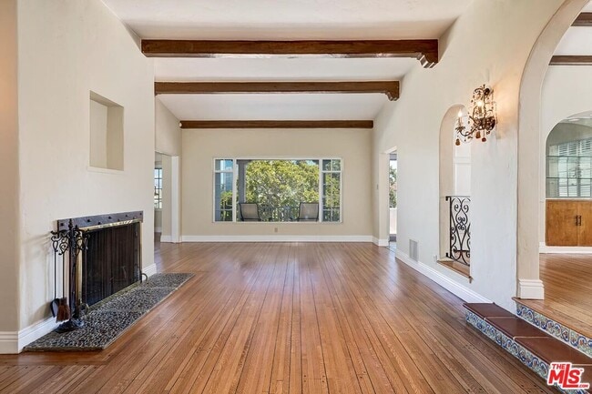 Building Photo - 1215 Edris Dr