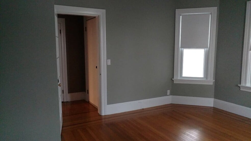FRONT BEDROOM - 40 Chestnut Ave