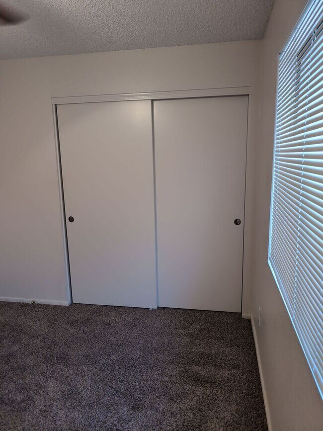 Building Photo - 73 S Cypress Ct