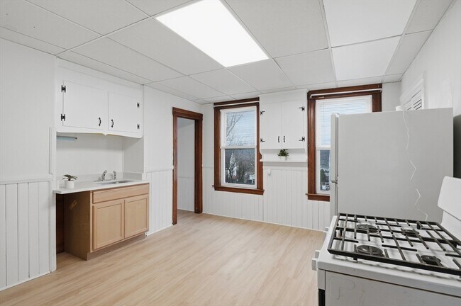 Building Photo - 34 King Philip Rd