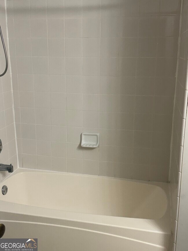 Building Photo - 1750 Linwood Ave