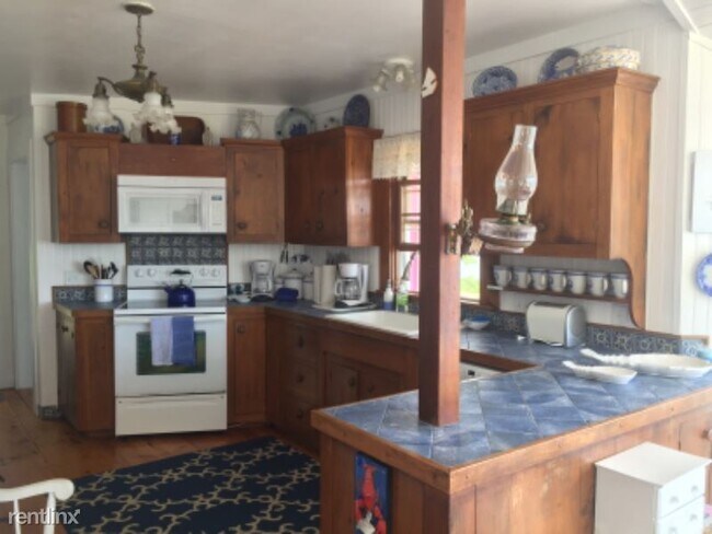 Building Photo - 5 br, 2.5 bath House - 188 E Shore Rd