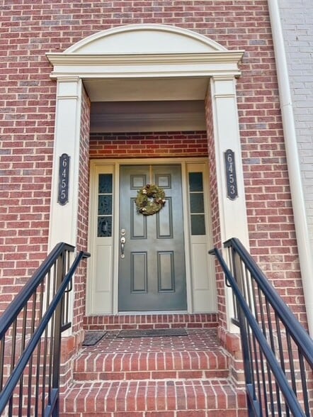 Building Photo - 6453 Chariot St