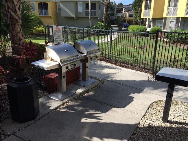 Building Photo - 5552 Bentgrass Dr