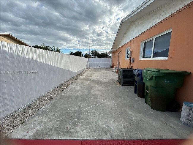 Building Photo - 19102 NW 33rd Pl