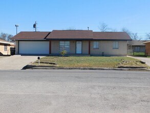 Building Photo - 3bedroom 2 bath remodeled