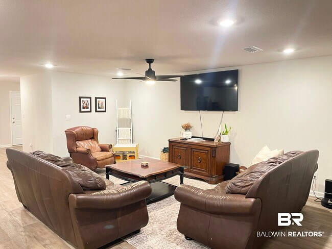Building Photo - 11198 Elemis Dr