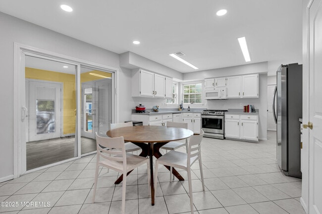 Building Photo - 210 Wingate Ct
