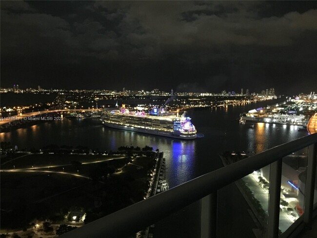 Building Photo - 888 Biscayne Blvd