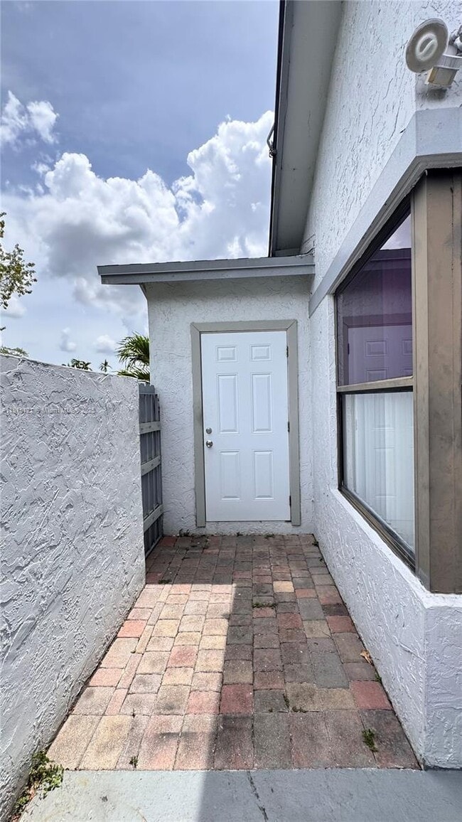 Building Photo - 6493 SW 152nd Pl