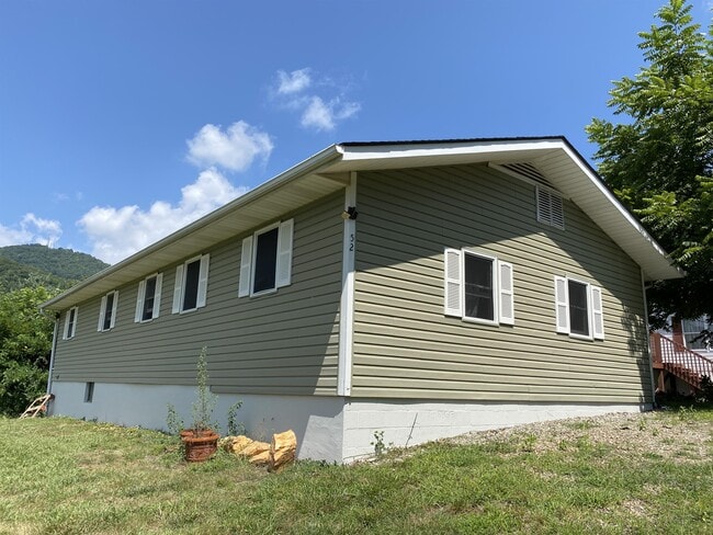 Building Photo - 52 Windy Hill Rd