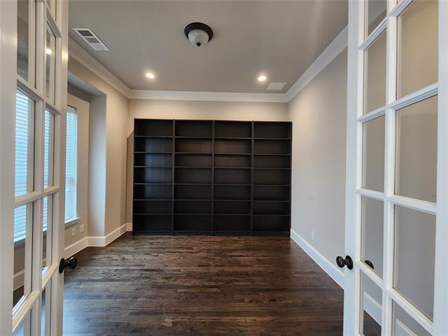 Building Photo - 7163 Split Rein Rd