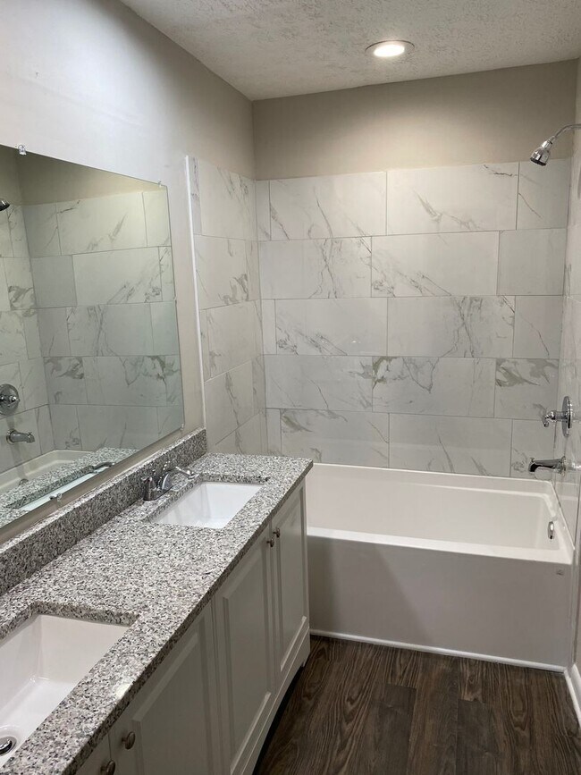 Building Photo - Charming 3-Bed, 2-Bath Ranch in Decatur with Fenced Yard!