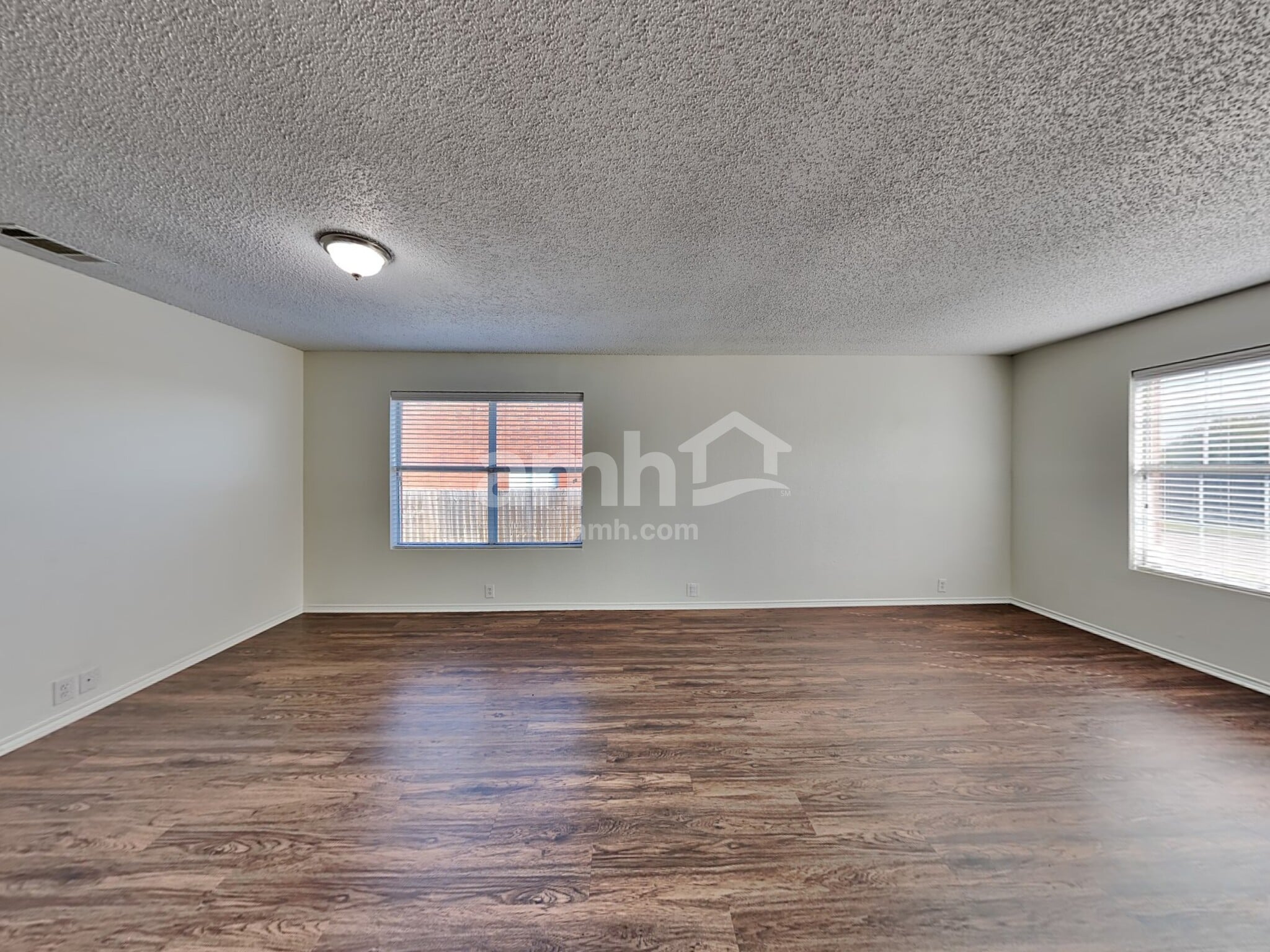 Building Photo - 1605 Heritage Blvd