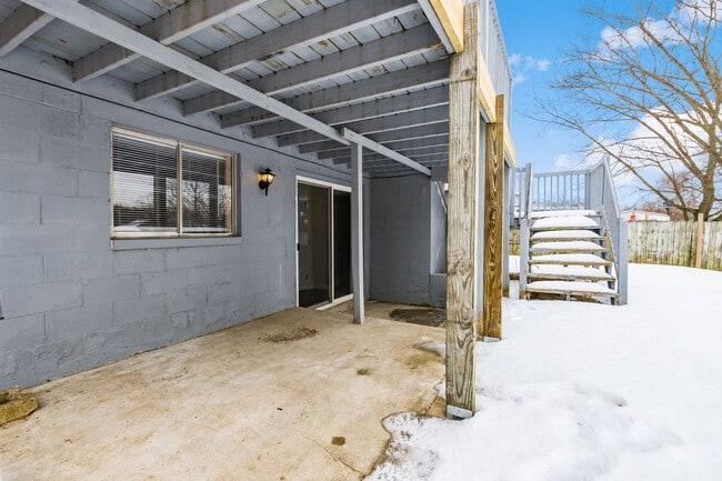 Building Photo - 611 Evergreen Terrace