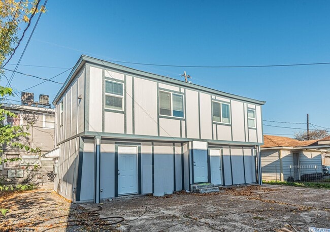 Building Photo - 2303 Rosewood St