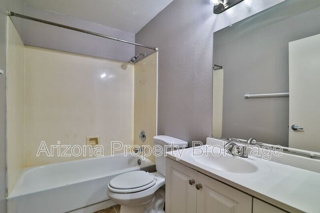 Building Photo - 6144 E Glencove St