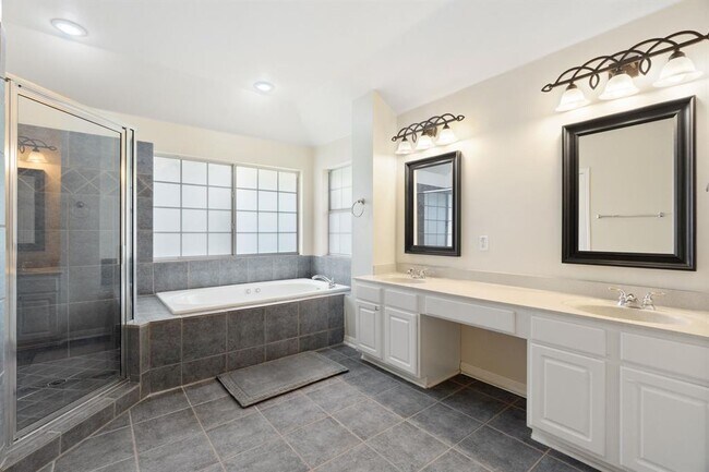 Building Photo - 15224 Calaveras Dr