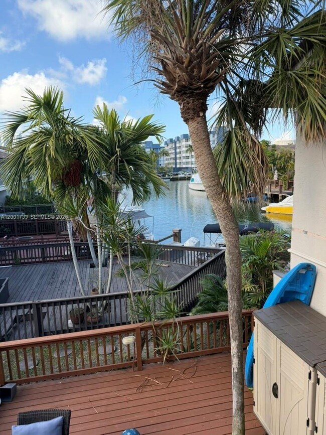 Building Photo - 2661 NE 164th St