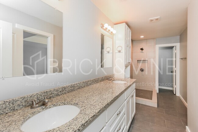 Building Photo - 1405 SW 20th St